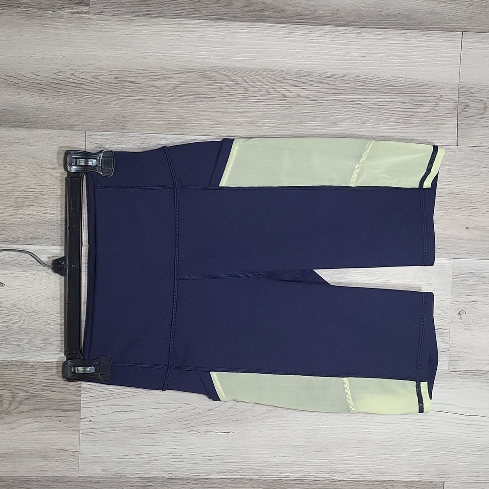 Fabletics Womens XS On The‎ Go High Waisted Short 9" Powerhold Compression